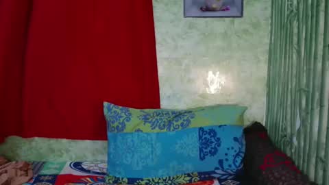 Snapshot of feminine_tsx chatting on January 3, 11:57 am feminine_tsx online show from January 3, 11:57 am
