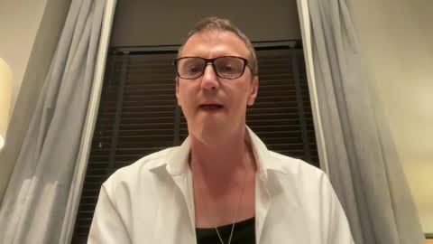 Snapshot of femme_mystique chatting on September 16, 9:36 am femme_mystique online show from September 16, 9:36 am