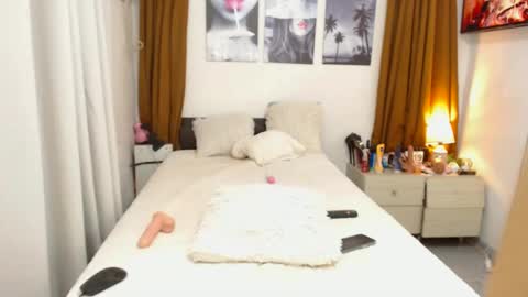 Snapshot of filipina_sweety chatting on December 12, 1:53 am stephanie online show from December 12, 1:53 am