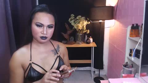 Snapshot of flirtangel93 chatting on February 22, 5:55 am Angel online show from February 22, 5:55 am