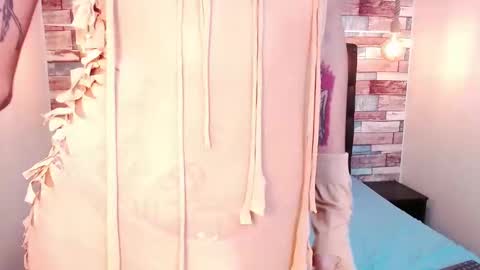 Snapshot of foxy_ella chatting on October 9, 3:57 pm Ella online show from October 9, 3:57 pm