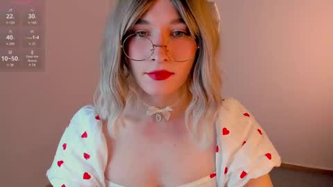 Snapshot of foxy_jpg chatting on February 21, 8:05 pm Sue online show from February 21, 8:05 pm