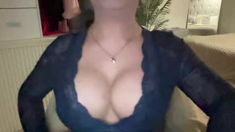 Snapshot of foxyluscious chatting on February 17, 3:31 pm Ms Celeste Anne online show from February 17, 3:31 pm