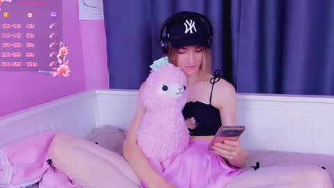 Snapshot of frankie_reese chatting on October 4, 1:01 pm Frankie online show from October 4, 1:01 pm