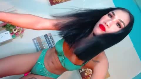 Snapshot of freaky_mariah chatting on February 4, 5:21 am just call me mariah online show from February 4, 5:21 am