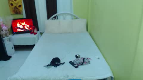 Snapshot of freakyzaecummerxxx chatting on September 22, 2:39 am Freakyzae online show from September 22, 2:39 am