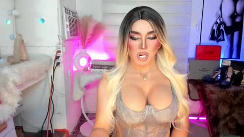 Snapshot of freya_lovestocum chatting on September 9, 2:10 am Miss Frea online show from September 9, 2:10 am