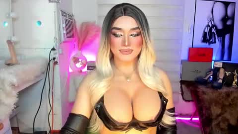 Snapshot of freya_lovestocum chatting on September 10, 2:43 am Miss Frea online show from September 10, 2:43 am