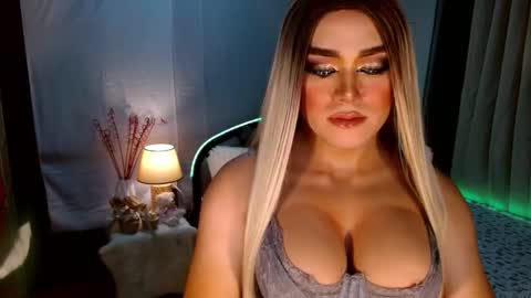 Snapshot of freya_lovestocum chatting on October 14, 1:17 am Miss Frea online show from October 14, 1:17 am