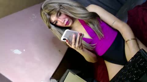 Snapshot of fuckerjenny8 chatting on January 17, 3:22 pm sweetyJENNY online show from January 17, 3:22 pm