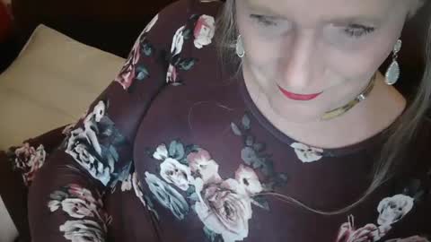 Snapshot of funtimetgirl chatting on December 18, 9:58 am Jessie Love online show from December 18, 9:58 am