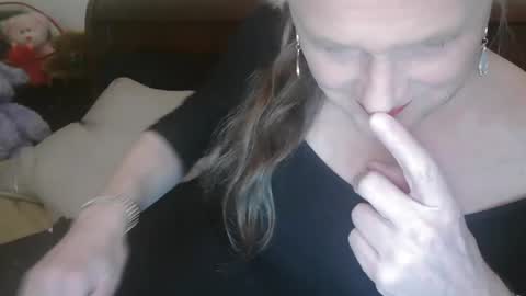 Snapshot of funtimetgirl chatting on January 11, 10:19 am Jessie Love online show from January 11, 10:19 am