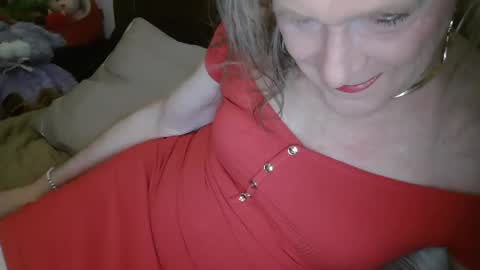 Snapshot of funtimetgirl chatting on February 15, 10:33 am Jessie Love online show from February 15, 10:33 am