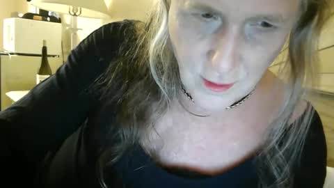 Snapshot of funtimetgirl chatting on September 29, 10:37 am Jessie Love online show from September 29, 10:37 am