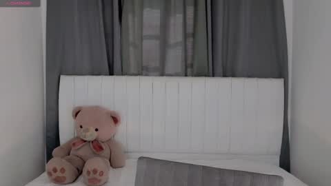 Snapshot of gatitavenecis1 chatting on October 2, 2:06 pm Vnecis Marn online show from October 2, 2:06 pm