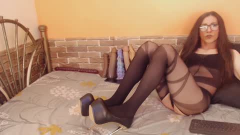 Snapshot of gianina_cd chatting on December 21, 1:10 pm Gianina online show from December 21, 1:10 pm