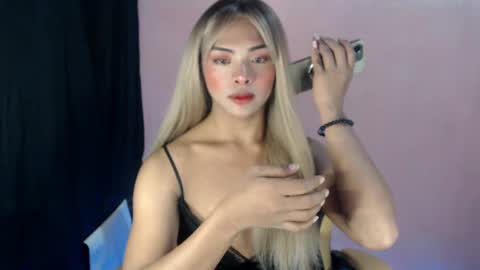 Snapshot of girlcock_dominantfucker chatting on March 3, 1:07 am queen ronna online show from March 3, 1:07 am