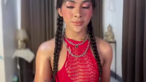 queen ronna online show from February 16, 8:01 am