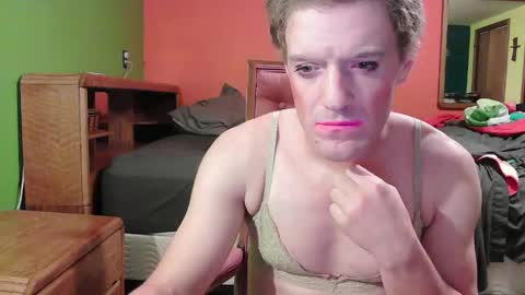 Snapshot of glamtransgoddess15 chatting on October 24, 1:54 am glam trans goddess online show from October 24, 1:54 am