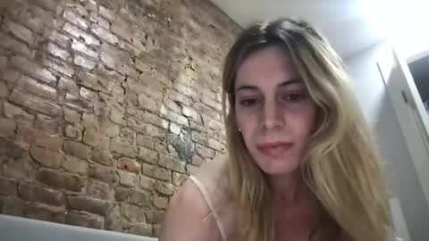 Snapshot of goddess_larz chatting on March 4, 4:17 am goddess_larz online show from March 4, 4:17 am
