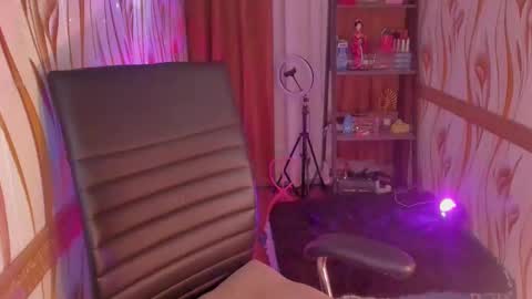 Snapshot of goddessbarbiecum4u chatting on December 10, 2:31 am Barbie Brown online show from December 10, 2:31 am
