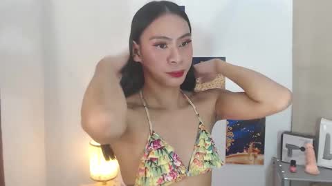 Snapshot of goddessnianxx chatting on October 4, 9:32 am Kyla and Nian online show from October 4, 9:32 am