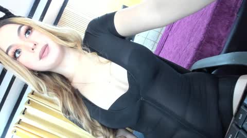 Snapshot of goddessofangel chatting on January 13, 5:12 am angel online show from January 13, 5:12 am