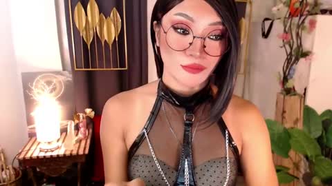 Snapshot of goddessquinnie chatting on December 7, 12:46 am quinnie online show from December 7, 12:46 am