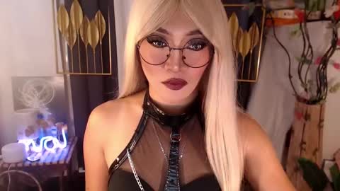 Snapshot of goddessquinnie chatting on January 8, 4:55 am quinnie online show from January 8, 4:55 am