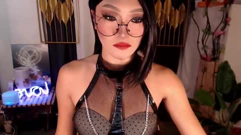 Snapshot of goddessquinnie chatting on January 20, 12:15 am quinnie online show from January 20, 12:15 am