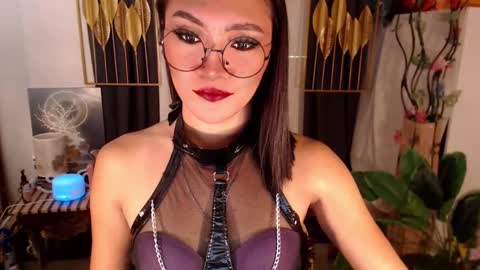 Snapshot of goddessquinnie chatting on January 24, 12:52 am quinnie online show from January 24, 12:52 am