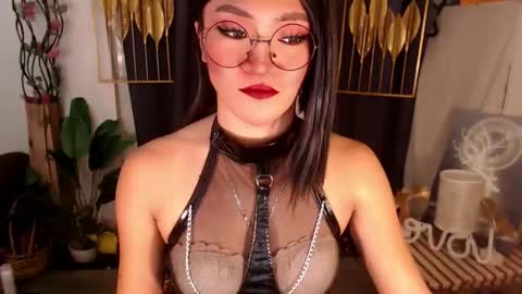 Snapshot of goddessquinnie chatting on January 30, 12:29 am quinnie online show from January 30, 12:29 am