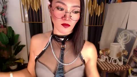 Snapshot of goddessquinnie chatting on February 5, 1:58 am quinnie online show from February 5, 1:58 am