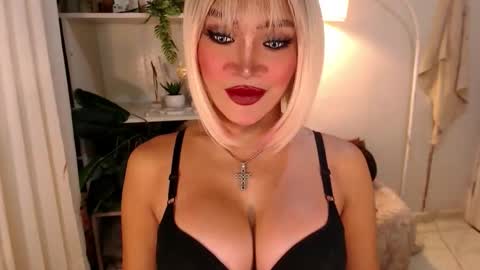 Snapshot of goddessquinnie chatting on September 20, 12:49 am quinnie online show from September 20, 12:49 am