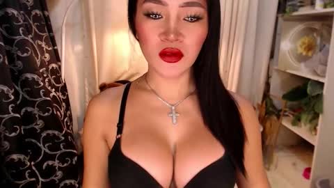 Snapshot of goddessquinnie chatting on October 4, 1:50 am quinnie online show from October 4, 1:50 am