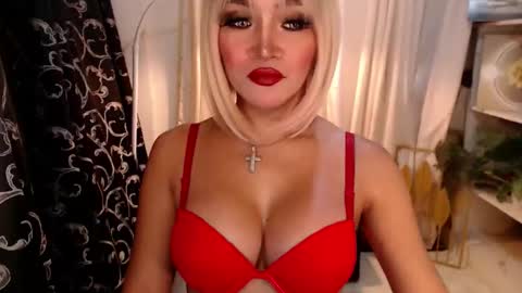 Snapshot of goddessquinnie chatting on October 9, 1:18 am quinnie online show from October 9, 1:18 am