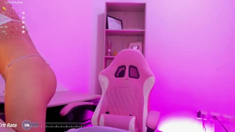 Snapshot of gold__queen chatting on February 8, 3:52 am gold__queen online show from February 8, 3:52 am