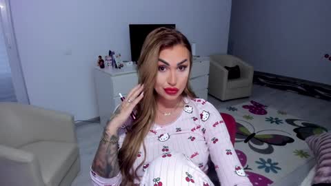 Nicole.. online show from January 29, 5:40 am