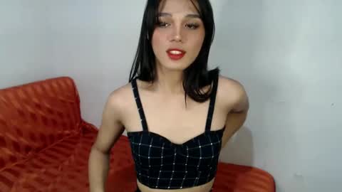 Snapshot of goldenlily69 chatting on January 26, 1:20 am Lily is Gold online show from January 26, 1:20 am