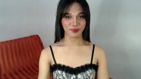 Snapshot of goldenlily69 chatting on January 31, 11:24 pm Lily is Gold online show from January 31, 11:24 pm