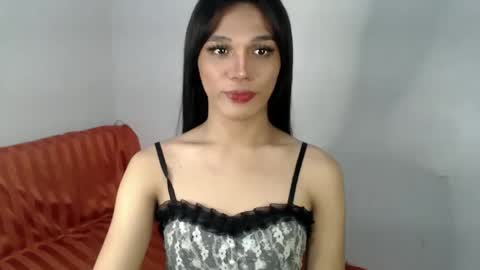 Snapshot of goldenlily69 chatting on February 1, 10:48 am Lily is Gold online show from February 1, 10:48 am