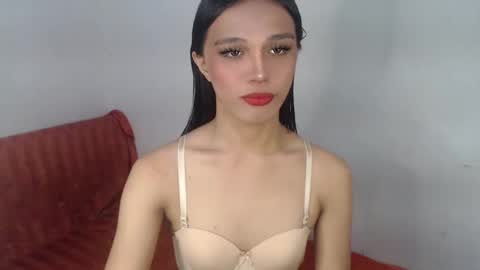 Snapshot of goldenlily69 chatting on February 15, 11:16 pm Lily is Gold online show from February 15, 11:16 pm