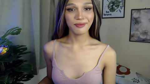 Snapshot of goldenlily69 chatting on September 21, 2:50 am Lily is Gold online show from September 21, 2:50 am