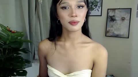 Snapshot of goldenlily69 chatting on October 1, 5:35 pm Lily is Gold online show from October 1, 5:35 pm