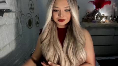 Snapshot of gorgeousamandarose chatting on March 9, 3:34 am Amanda rose online show from March 9, 3:34 am