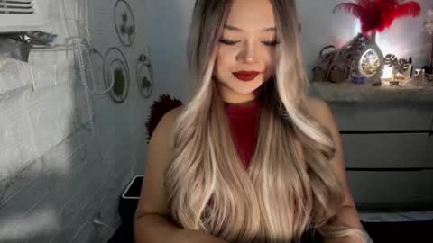 Snapshot of gorgeousamandarose chatting on March 11, 12:00 am Amanda rose online show from March 11, 12:00 am