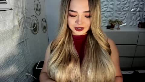 Snapshot of gorgeousamandarose chatting on October 3, 4:23 am Amanda rose online show from October 3, 4:23 am