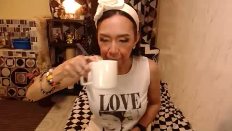 mikay online show from October 22, 8:05 am