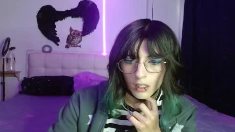 Snapshot of goth_minerva chatting on September 22, 1:38 pm goth_minerva online show from September 22, 1:38 pm
