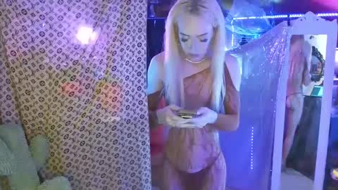 halovalentine online show from March 11, 12:11 am